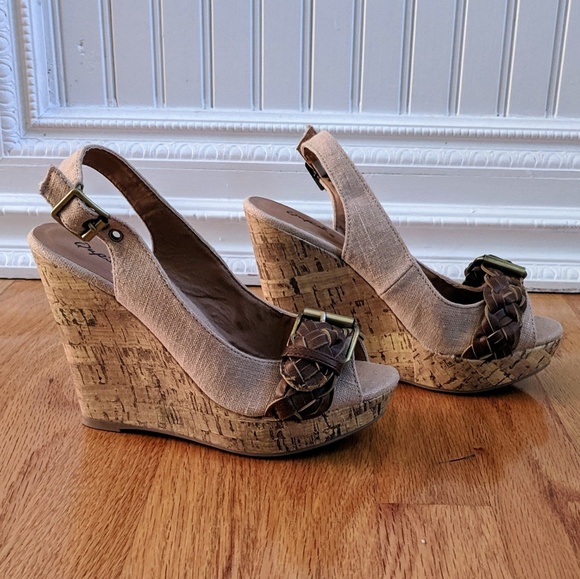 Peep Toe Slingback Platform Sandals. Size 5.5. - Picture 2 of 3